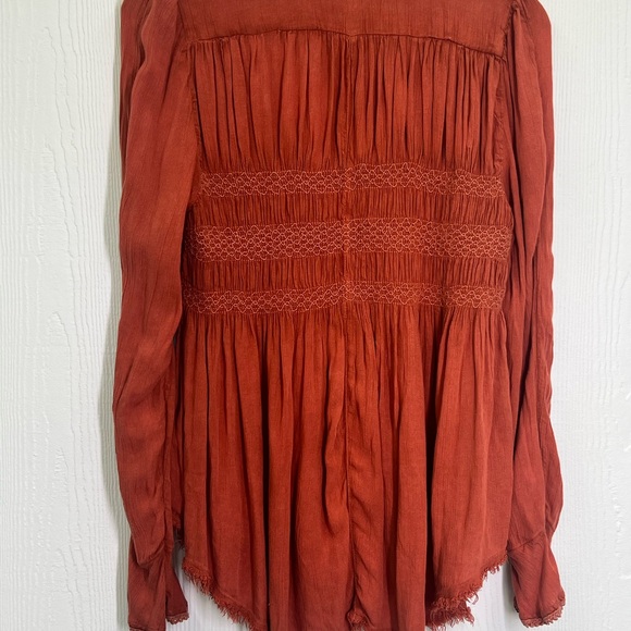 Free People - Blue Bird Boho Lightweight Button Down  Raw Edge blouse Size S - Picture 12 of 12